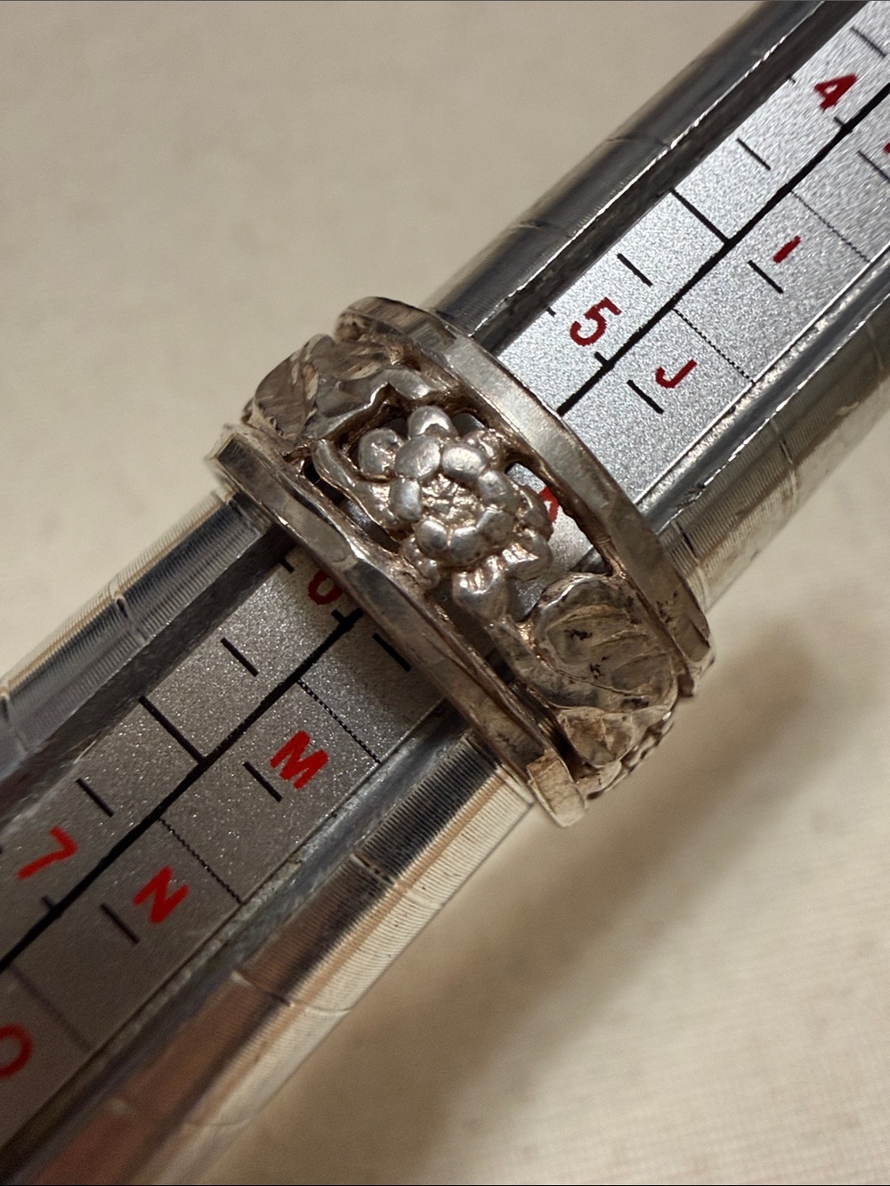 Lovely Sterling Silver 925 Floral Band Ring size 5.75